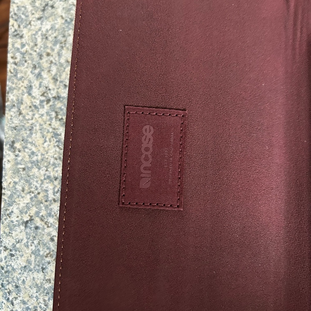 Incase Maroon Tech Sleeve - Picture 5 of 5